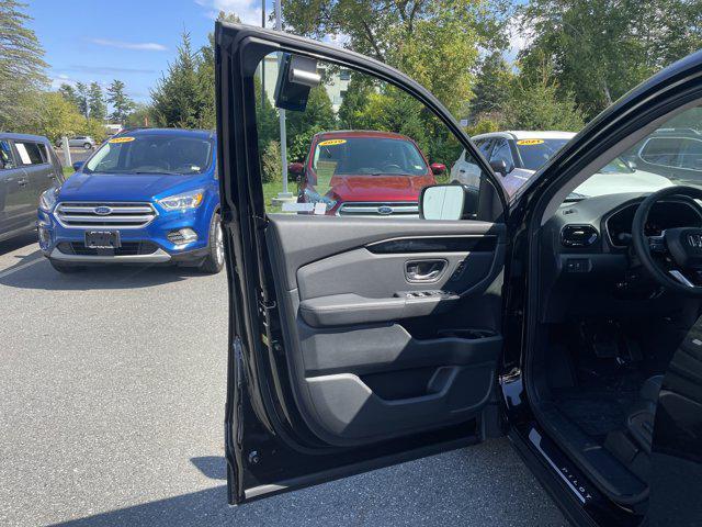 new 2025 Honda Pilot car, priced at $45,118