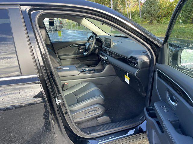 new 2025 Honda Pilot car, priced at $43,999