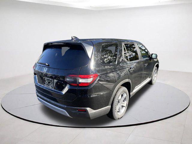 new 2025 Honda Pilot car, priced at $43,999