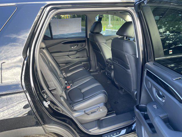 new 2025 Honda Pilot car, priced at $43,999