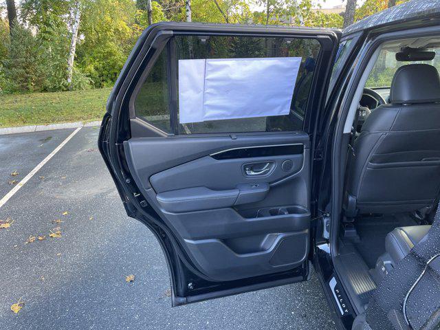 new 2025 Honda Pilot car, priced at $43,999