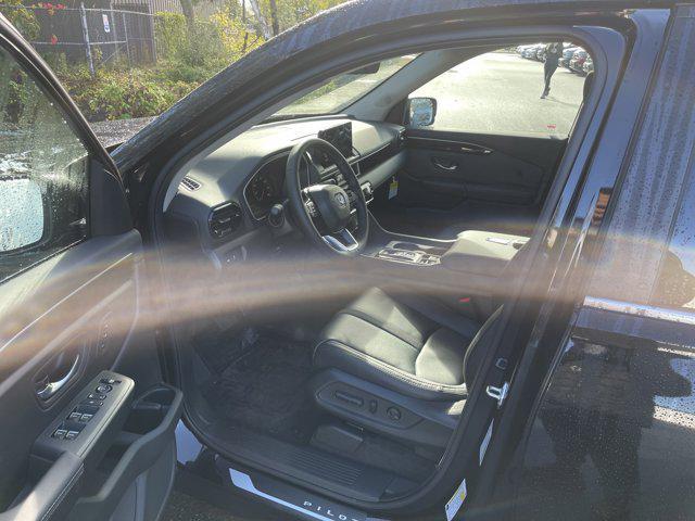 new 2025 Honda Pilot car, priced at $43,999