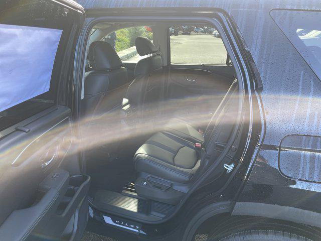 new 2025 Honda Pilot car, priced at $43,999