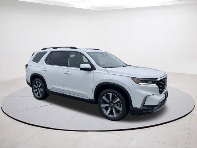 new 2025 Honda Pilot car, priced at $53,126