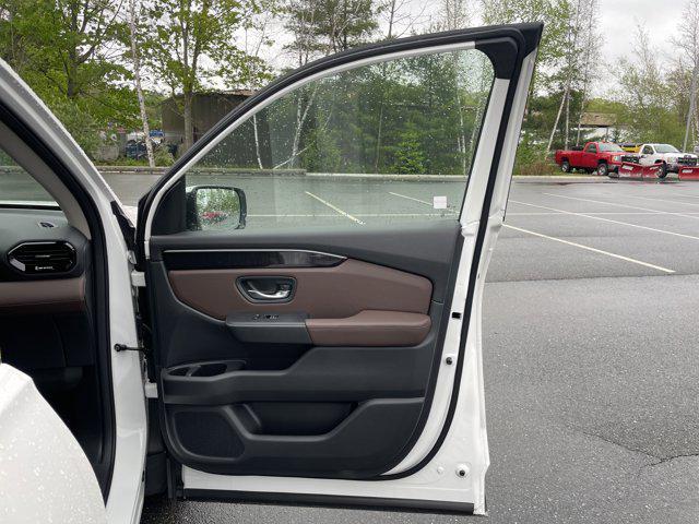 new 2025 Honda Pilot car, priced at $53,126