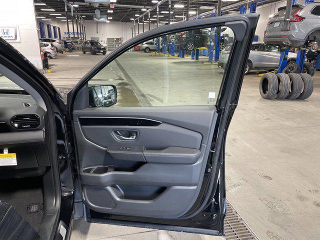 new 2025 Honda Pilot car, priced at $43,999