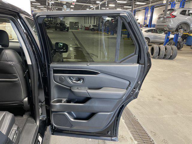 new 2025 Honda Pilot car, priced at $43,999