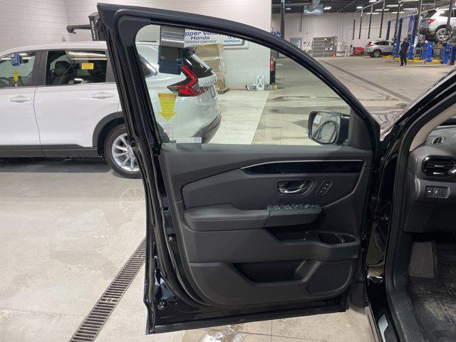 new 2025 Honda Pilot car, priced at $43,999