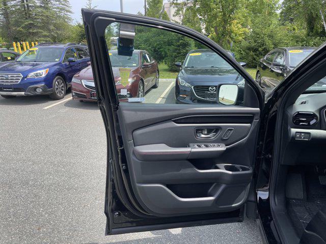 new 2025 Honda Pilot car, priced at $52,858