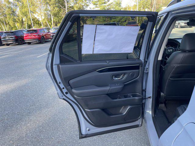 new 2025 Honda Pilot car, priced at $48,863