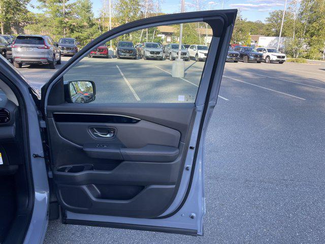 new 2025 Honda Pilot car, priced at $48,863