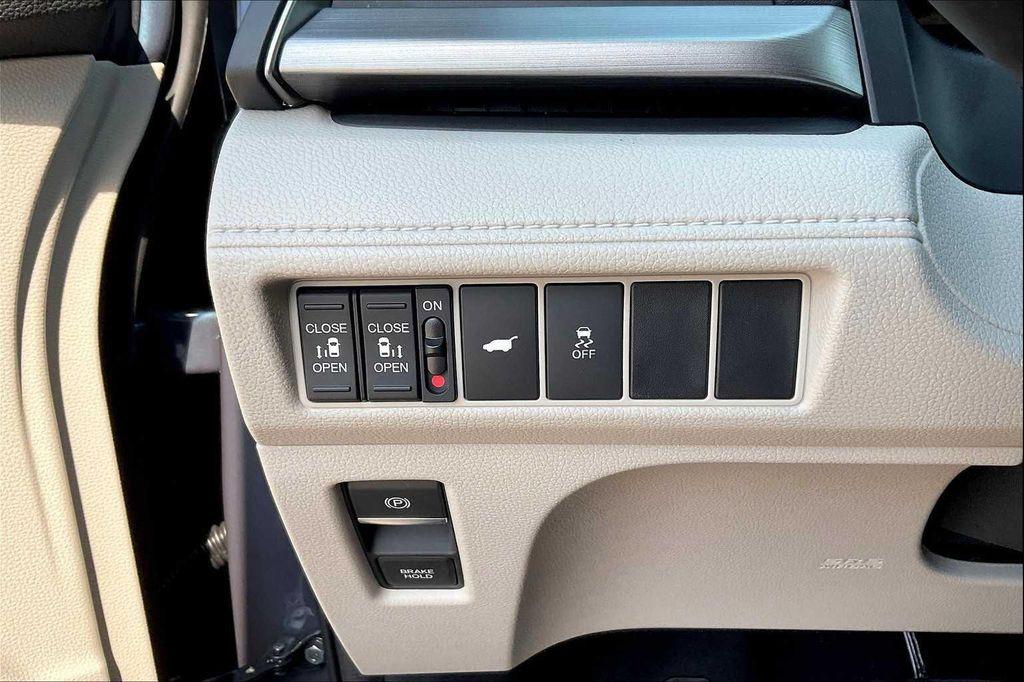 new 2026 Honda Odyssey car, priced at $45,685