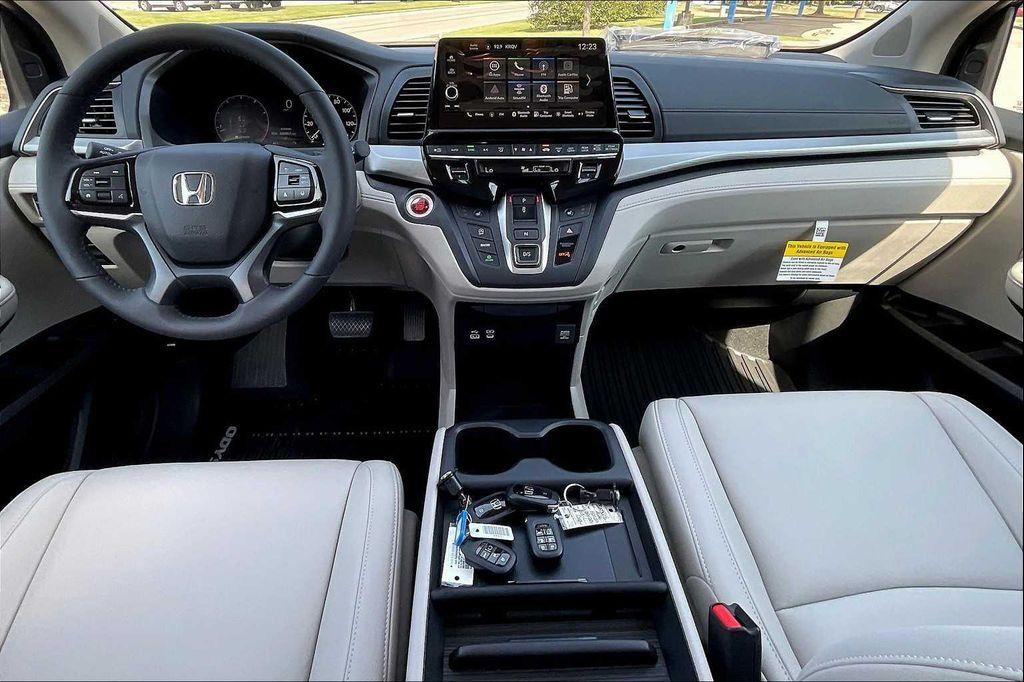 new 2026 Honda Odyssey car, priced at $45,685