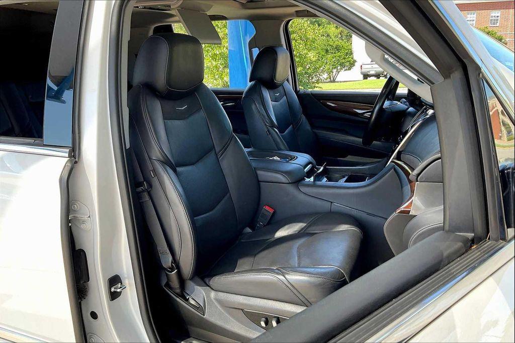 used 2020 Cadillac Escalade car, priced at $34,599