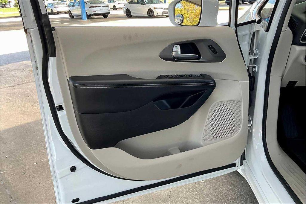 used 2022 Chrysler Pacifica car, priced at $23,999