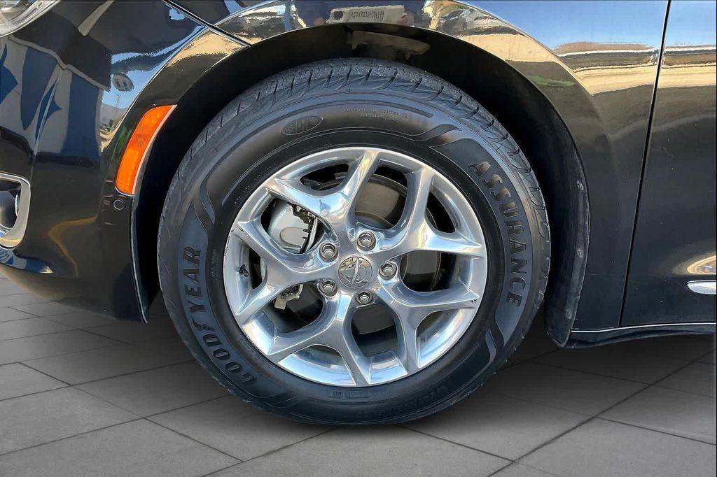 used 2019 Chrysler Pacifica car, priced at $18,999