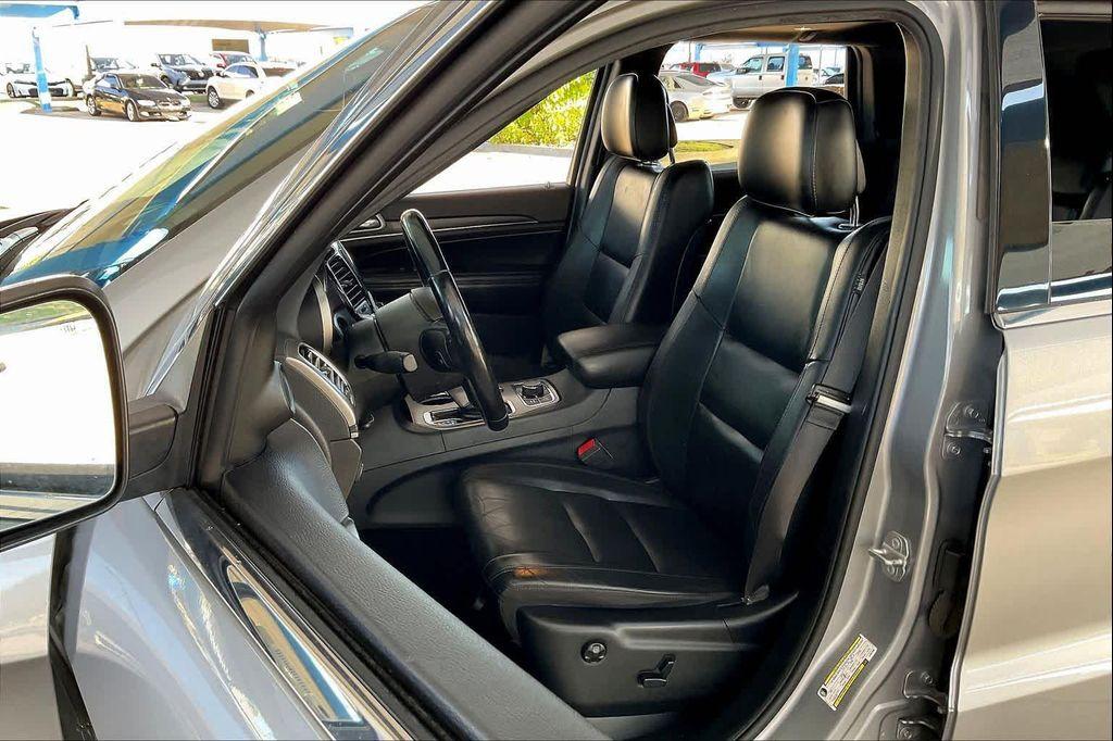 used 2020 Jeep Grand Cherokee car, priced at $17,999