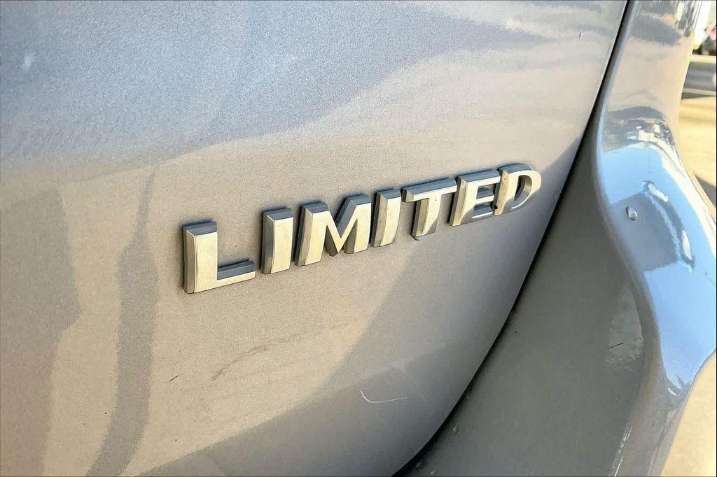 used 2020 Jeep Grand Cherokee car, priced at $17,999