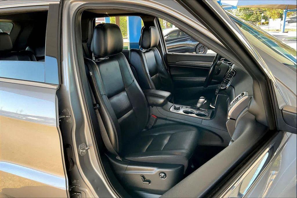 used 2020 Jeep Grand Cherokee car, priced at $17,999