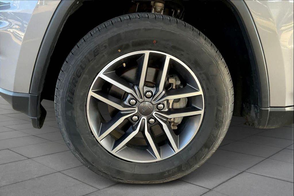 used 2020 Jeep Grand Cherokee car, priced at $17,999