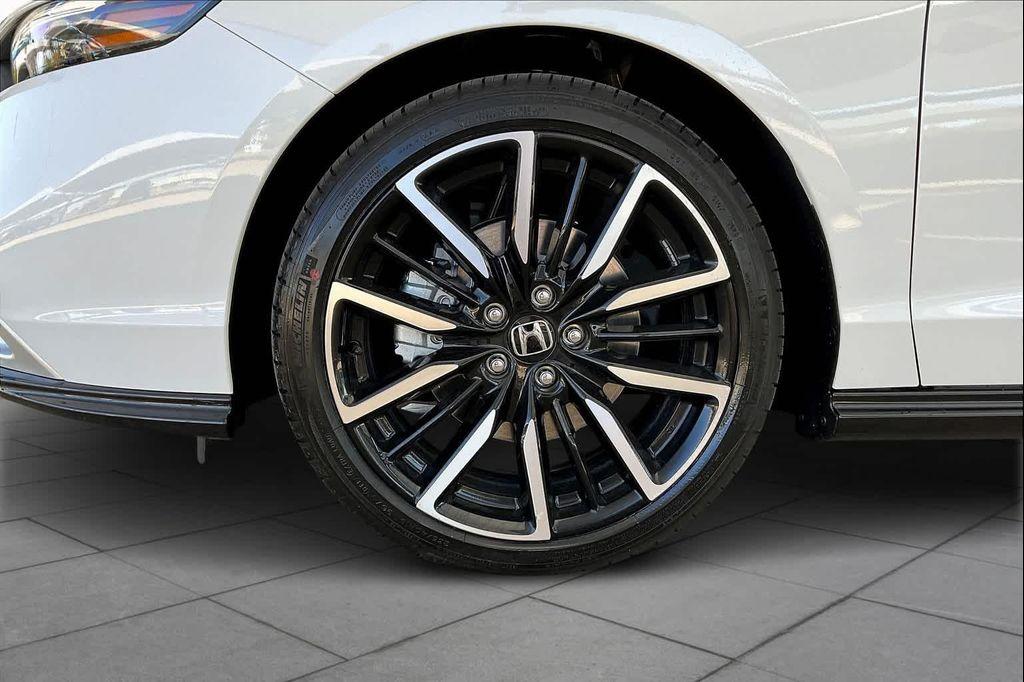 new 2025 Honda Accord Hybrid car, priced at $39,155
