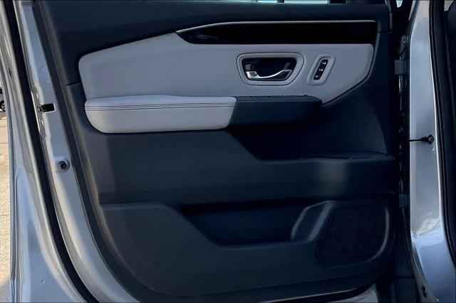 new 2025 Honda Pilot car, priced at $48,950