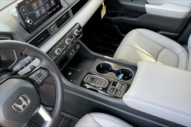 new 2025 Honda Pilot car, priced at $48,950