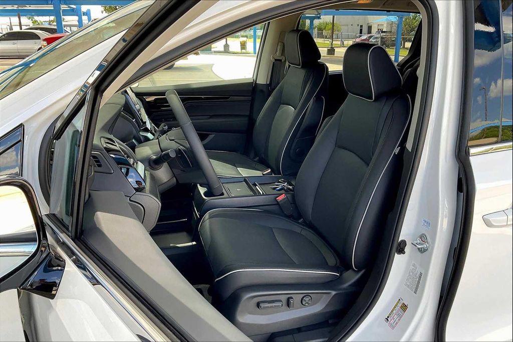 new 2026 Honda Odyssey car, priced at $53,645
