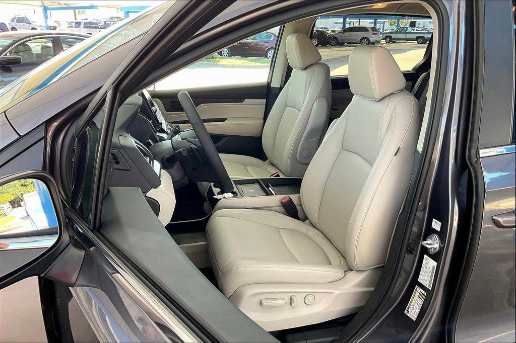 new 2026 Honda Odyssey car, priced at $44,885