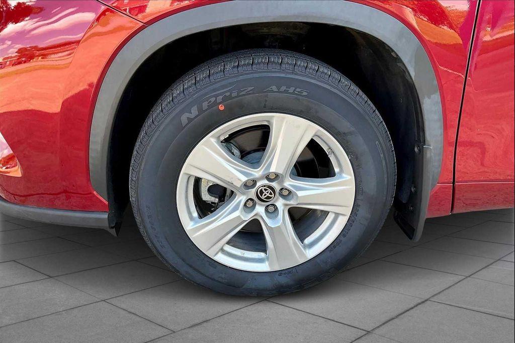 used 2021 Toyota Highlander car, priced at $26,240