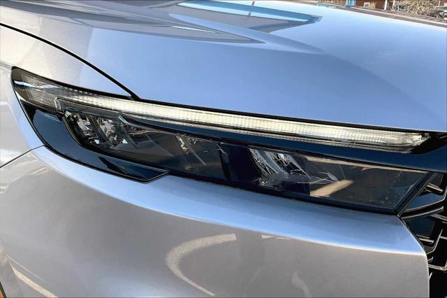 new 2025 Honda CR-V Hybrid car, priced at $39,045