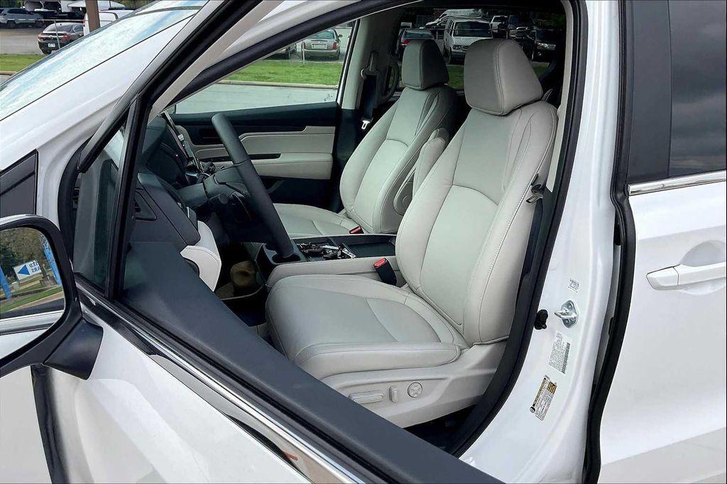 new 2026 Honda Odyssey car, priced at $44,745