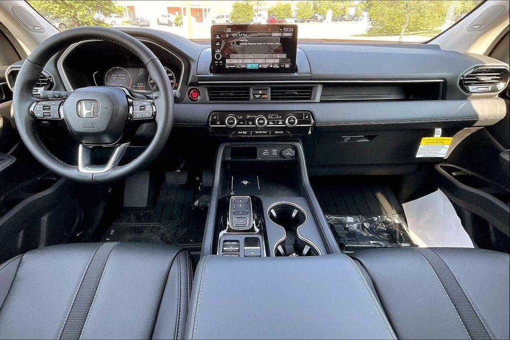 new 2025 Honda Pilot car, priced at $49,850