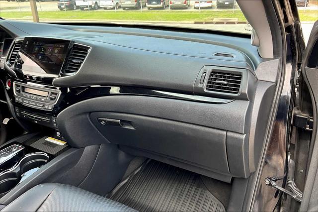 used 2022 Honda Pilot car, priced at $28,999
