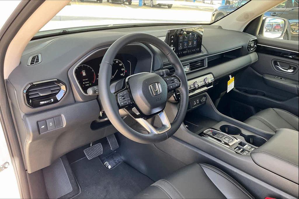 new 2025 Honda Pilot car, priced at $46,050
