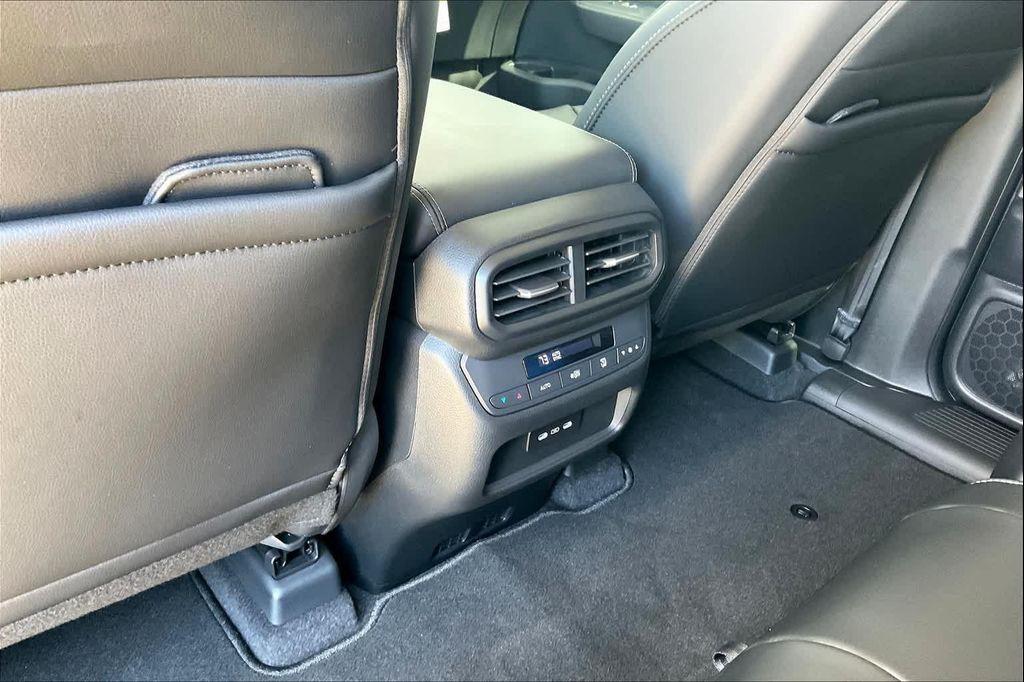 new 2025 Honda Pilot car, priced at $46,050