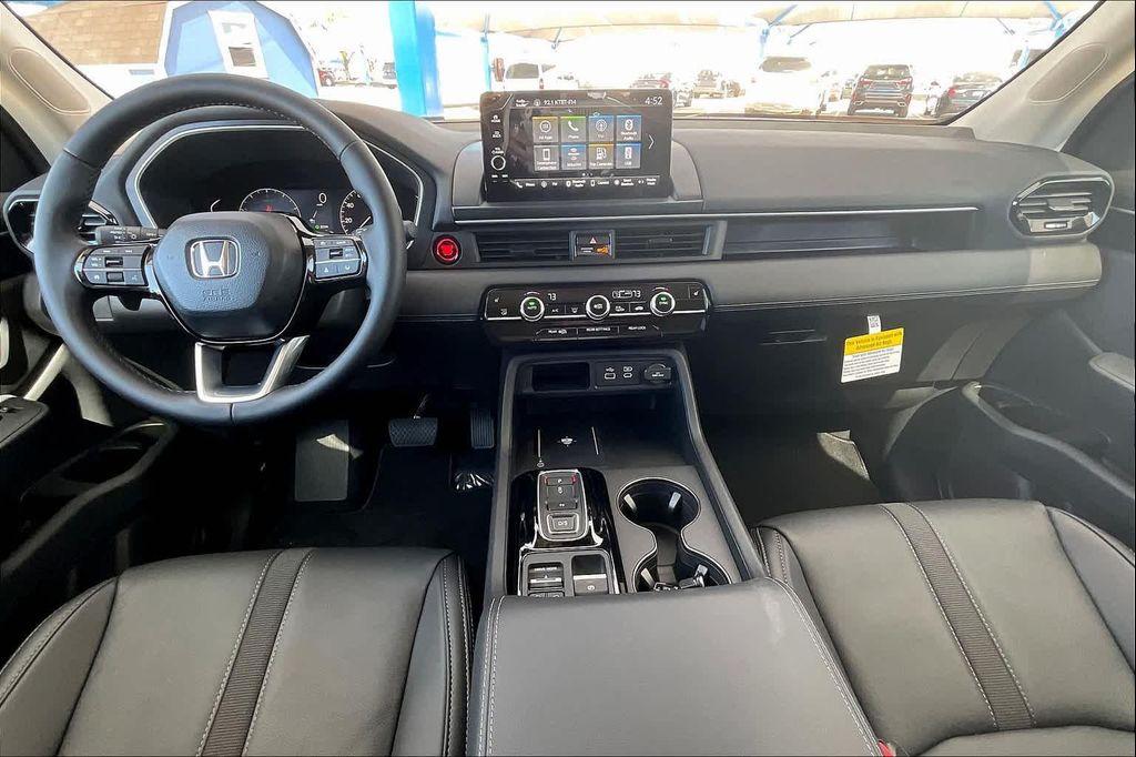 new 2025 Honda Pilot car, priced at $46,050
