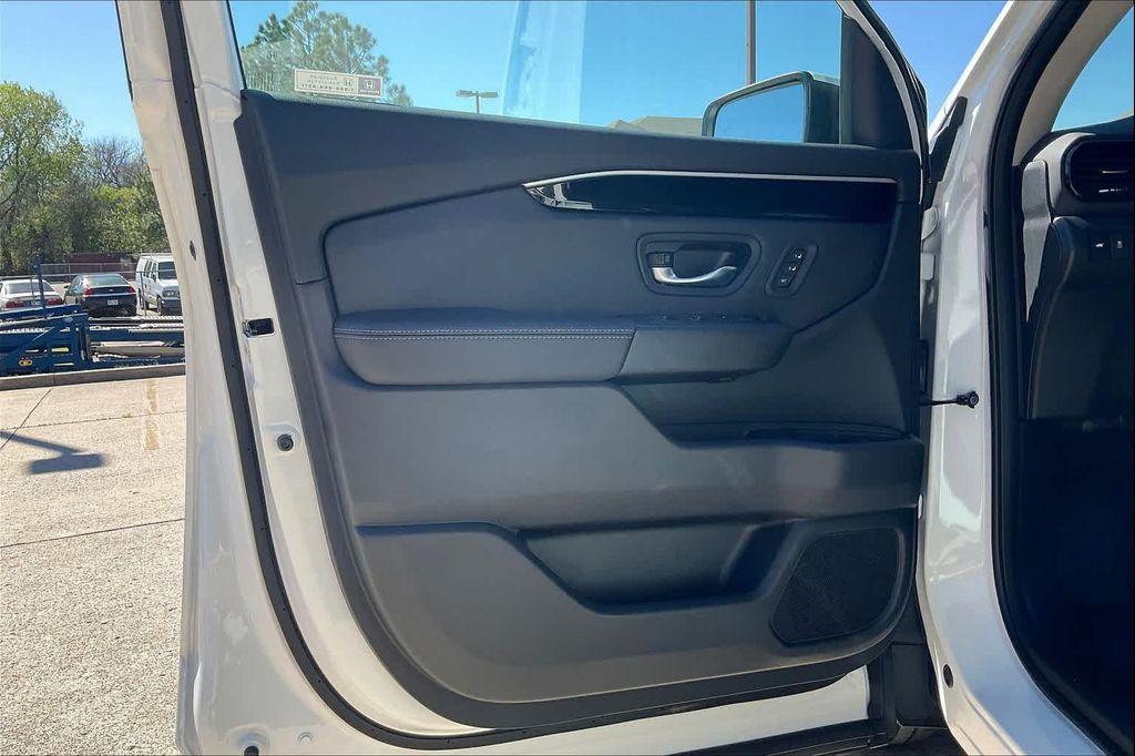 new 2025 Honda Pilot car, priced at $46,050