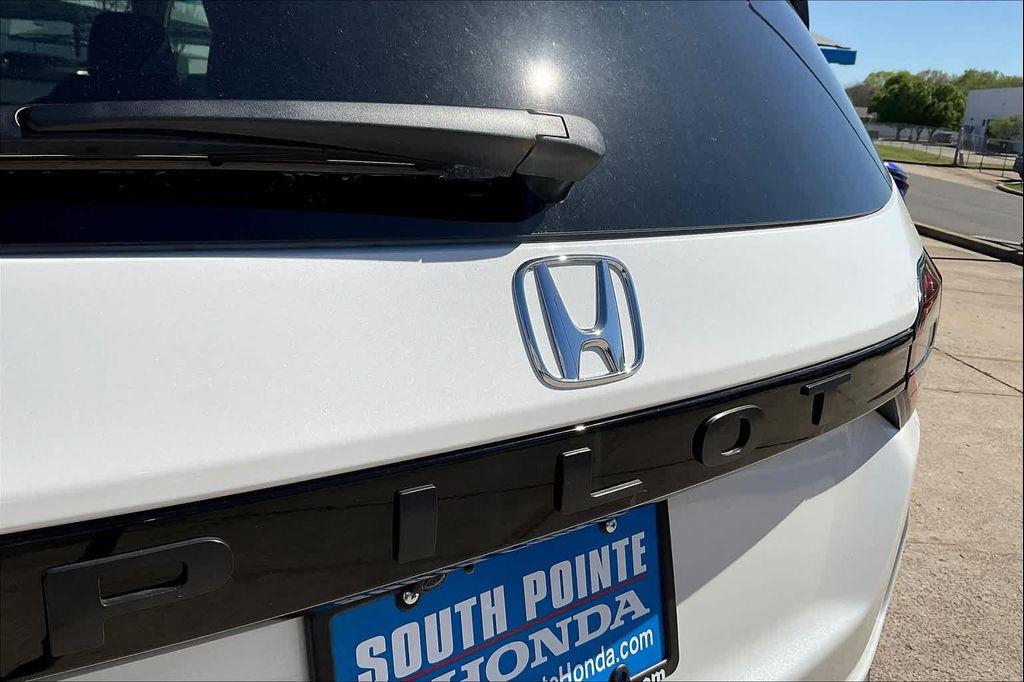new 2025 Honda Pilot car, priced at $46,050