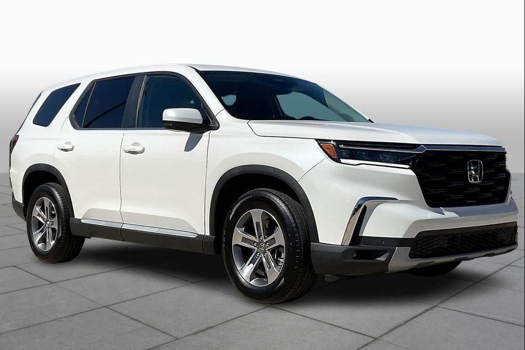 new 2025 Honda Pilot car, priced at $46,050