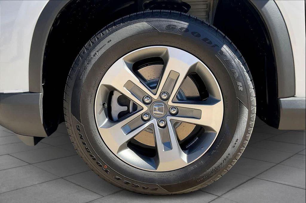 new 2025 Honda Pilot car, priced at $46,050