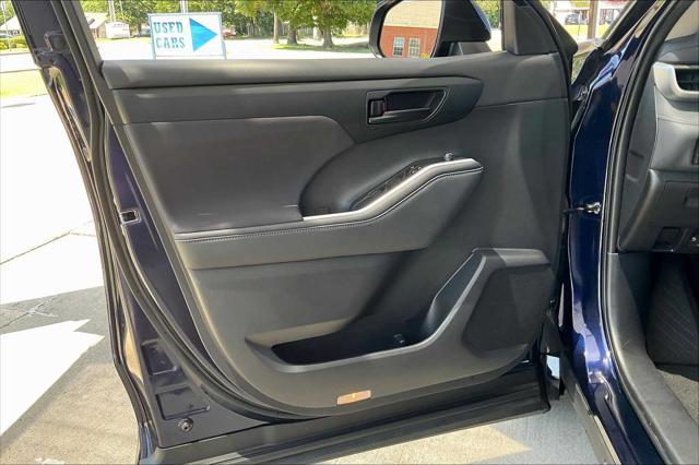 used 2023 Toyota Highlander car, priced at $35,999