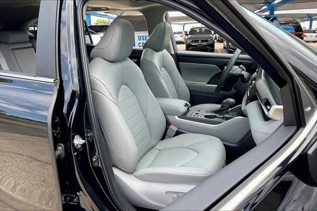 used 2024 Toyota Highlander Hybrid car, priced at $43,999