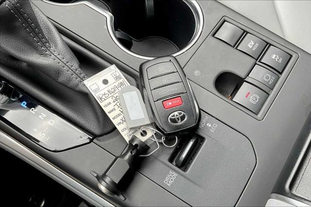 used 2024 Toyota Highlander Hybrid car, priced at $43,999