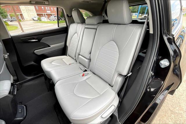 used 2024 Toyota Highlander Hybrid car, priced at $43,999