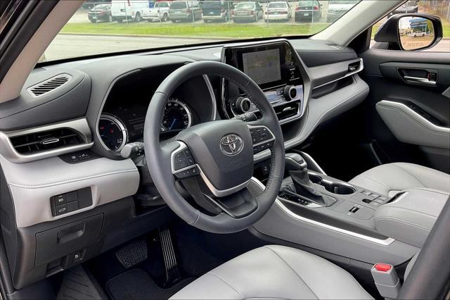 used 2024 Toyota Highlander Hybrid car, priced at $43,999
