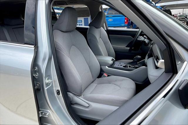 used 2022 Toyota Highlander car, priced at $30,699