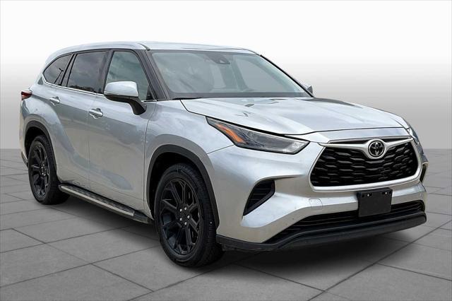 used 2022 Toyota Highlander car, priced at $30,699