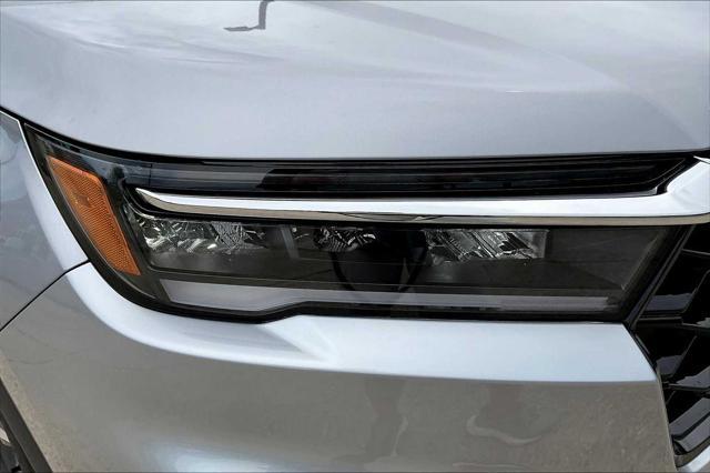 new 2025 Honda Pilot car, priced at $54,530