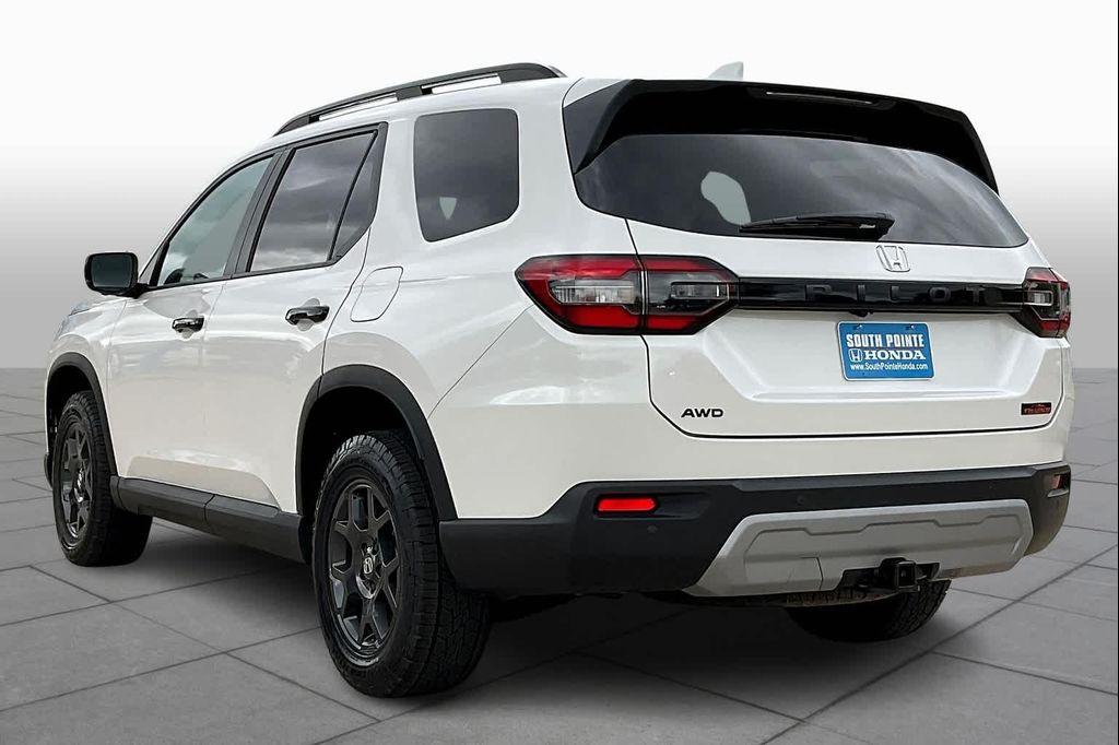 new 2025 Honda Pilot car, priced at $49,805